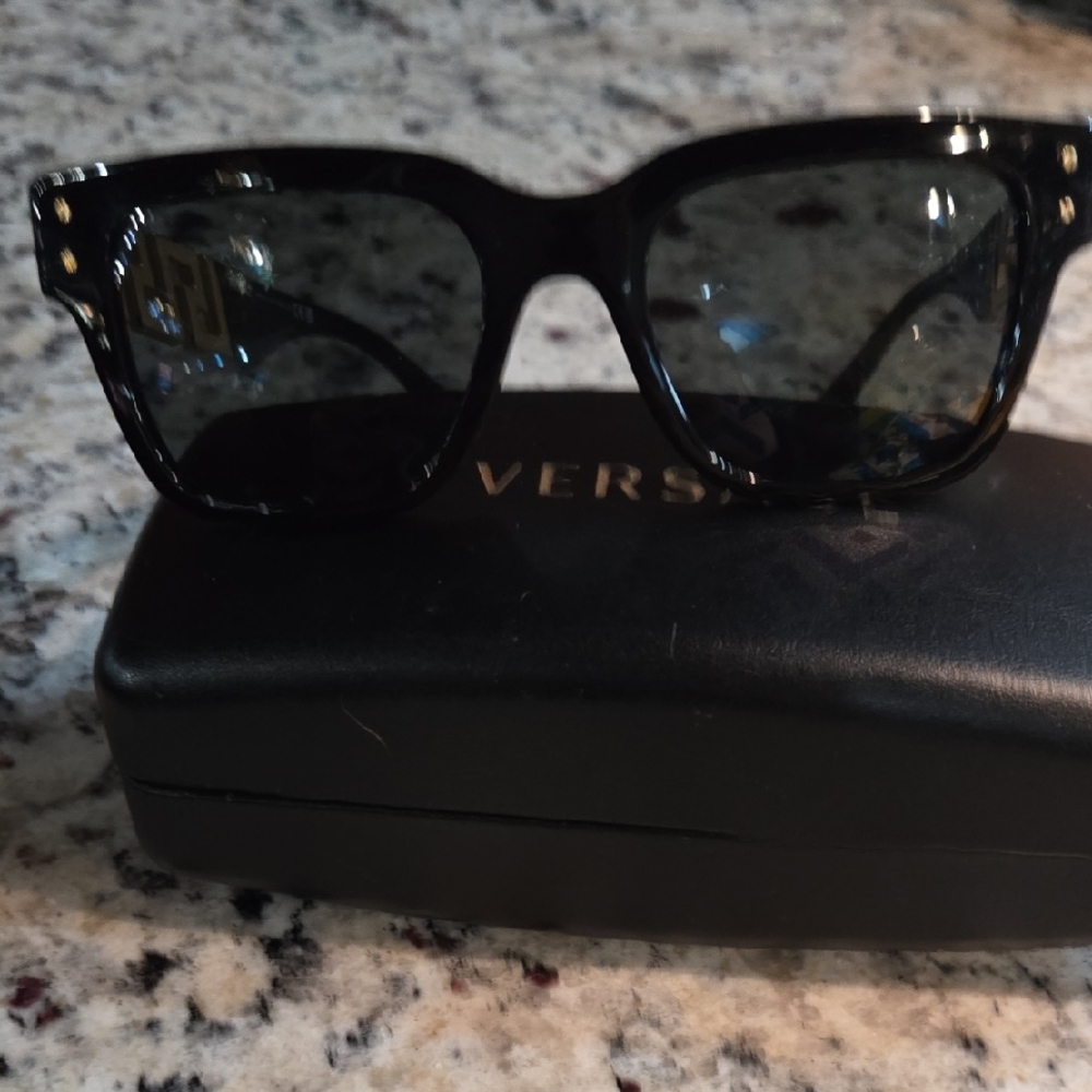 Versace Elegant Black Sunglasses